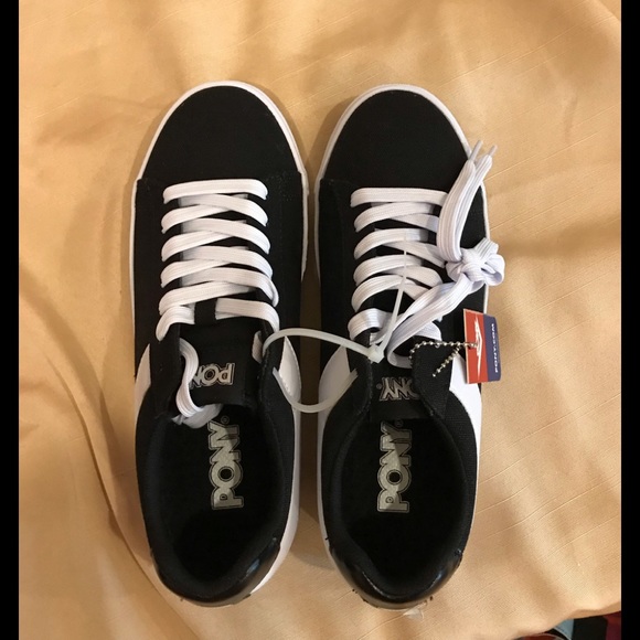 PRIVATELY SOLD!!! Pony Top Star women canvas Black / White size 8. - Picture 2 of 7